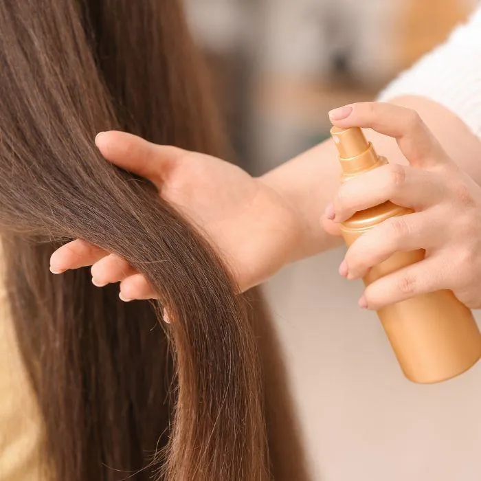 Cura e applicazione di un prodotto sui capelli