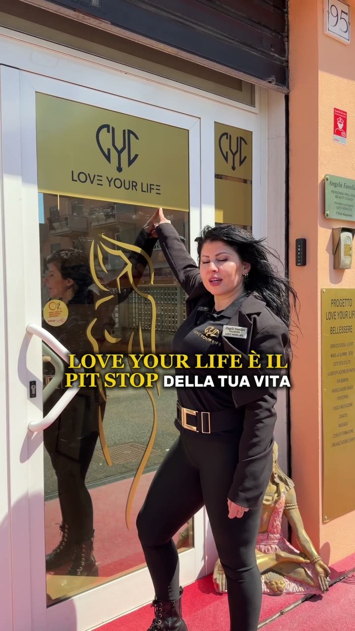 Angela all’ingresso di Love Your Life